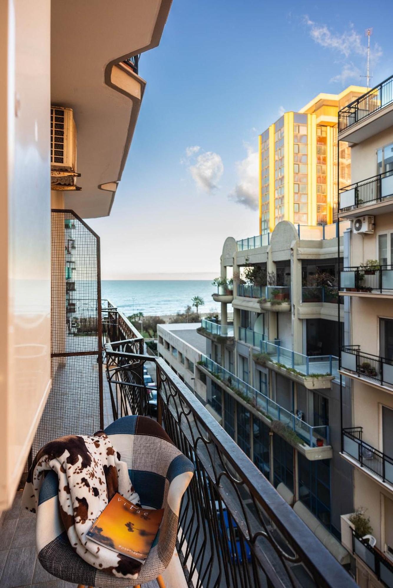 Casa Dei Visionari - Mare Apartment Bari Luaran gambar
