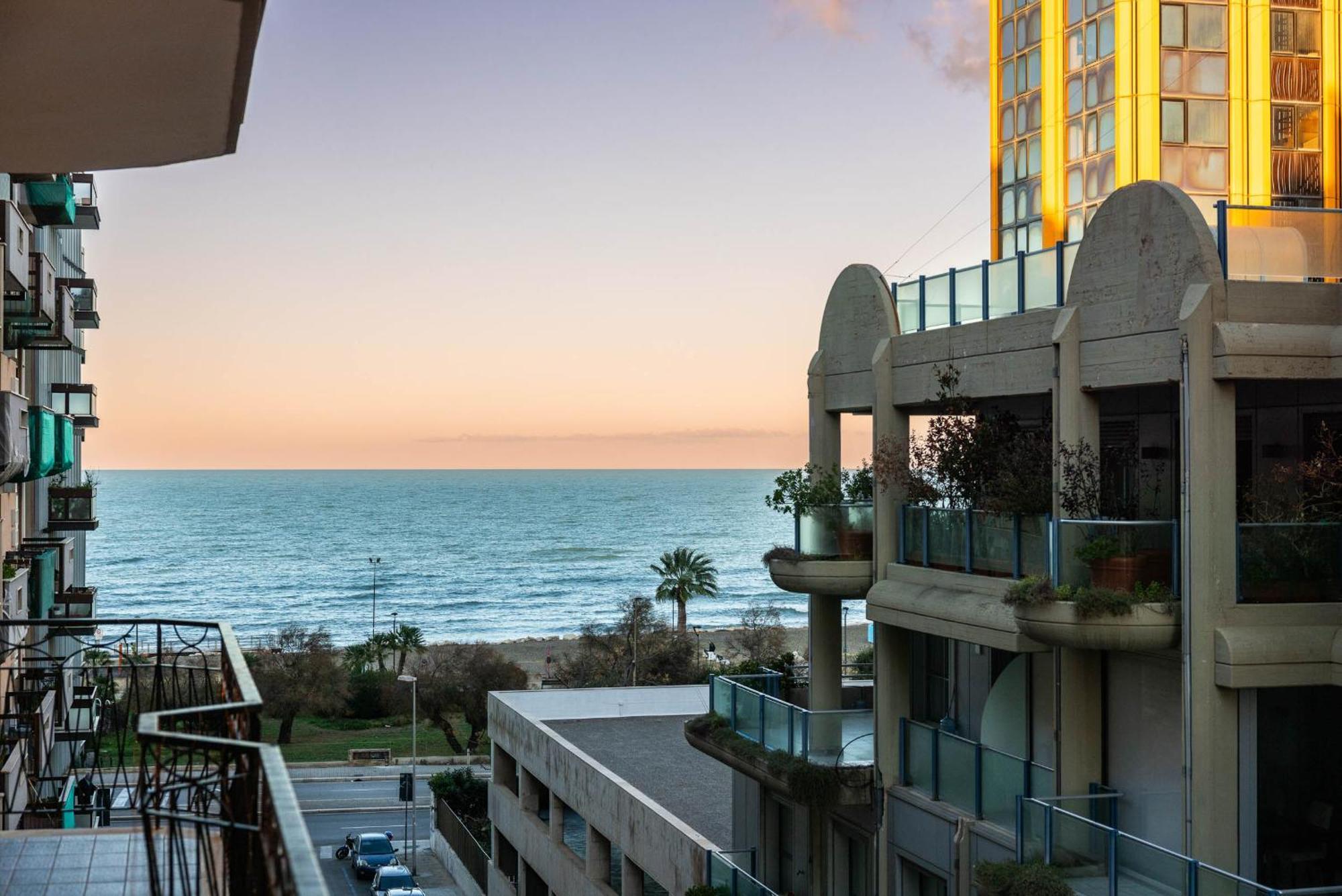 Casa Dei Visionari - Mare Apartment Bari Luaran gambar