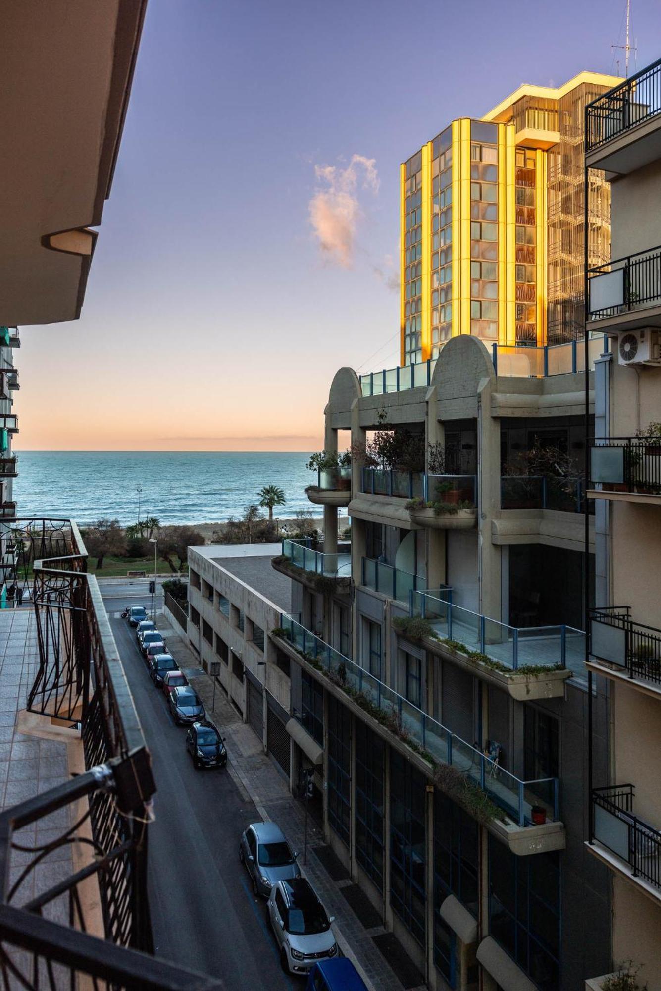 Casa Dei Visionari - Mare Apartment Bari Luaran gambar