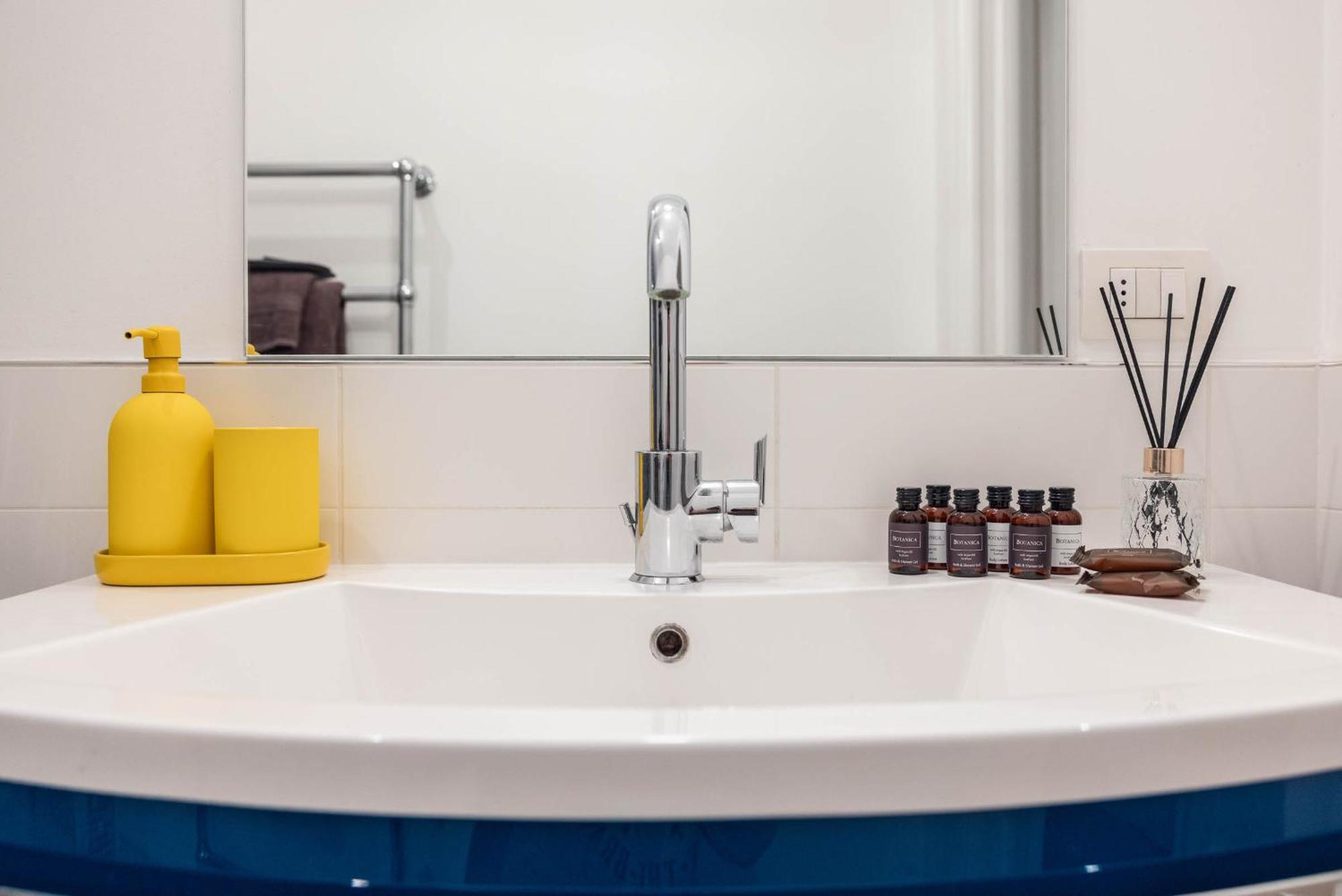 Casa Dei Visionari - Mare Apartment Bari Luaran gambar
